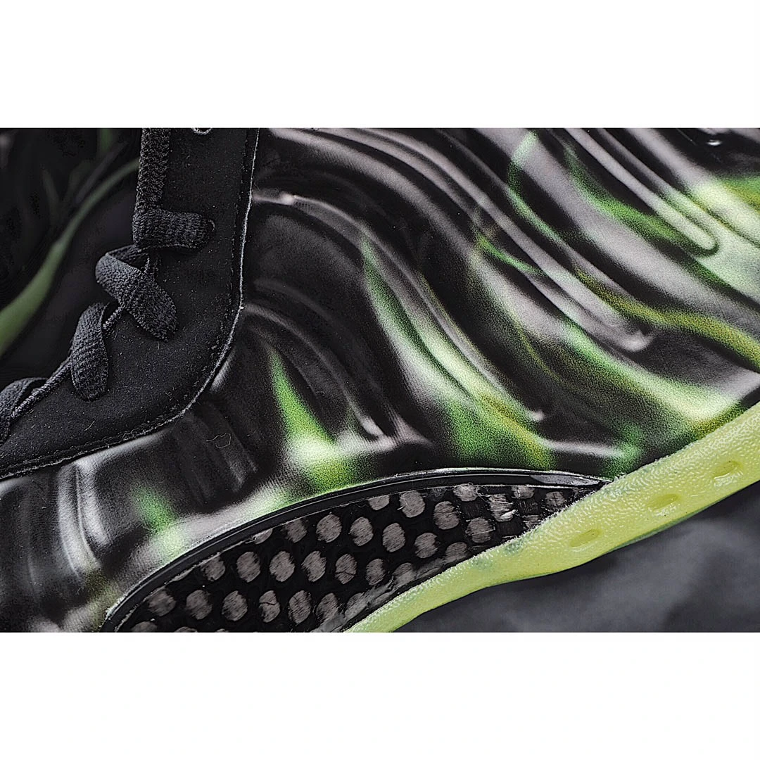 Nike Air Foamposite one psychic spray