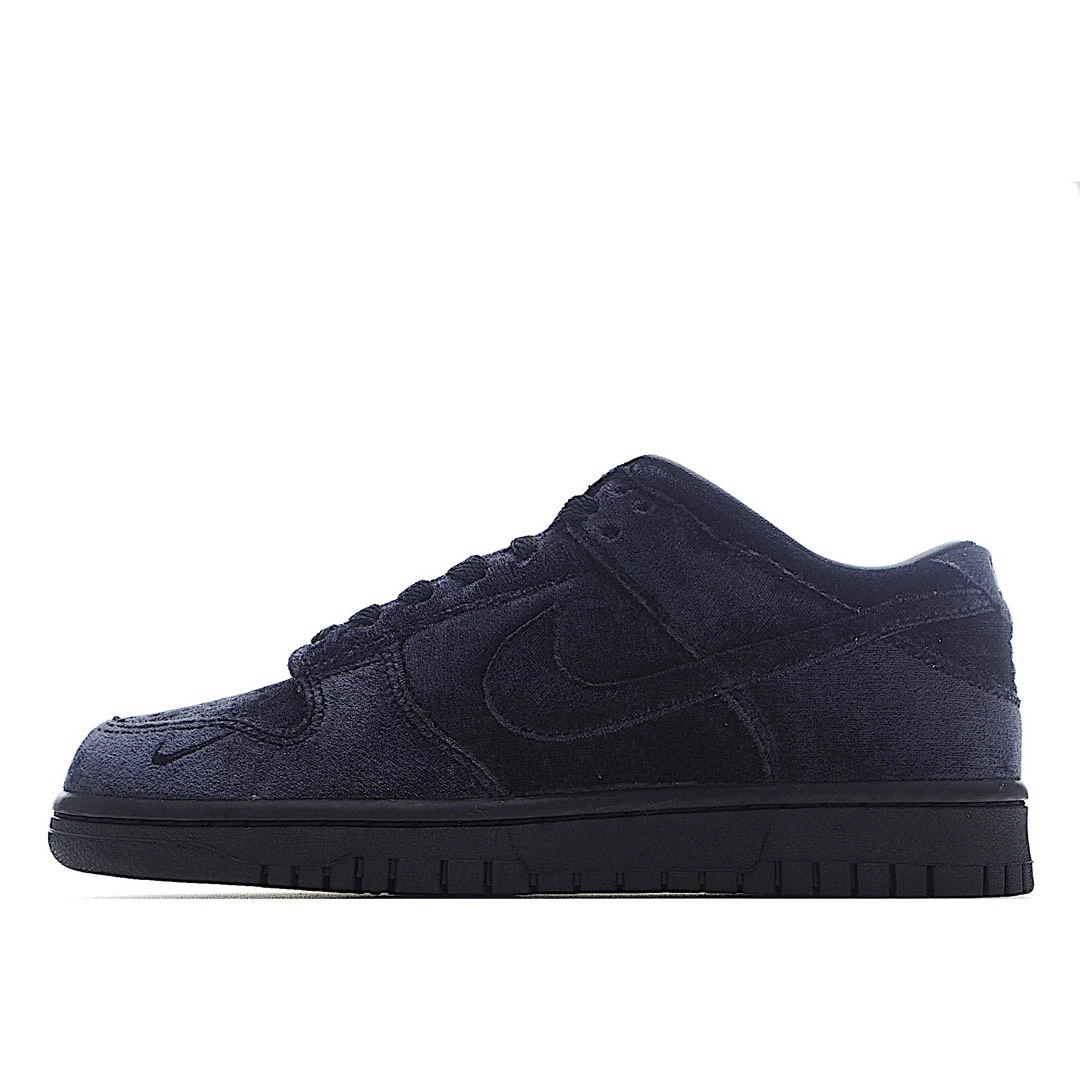 Dover Street Market x Nike Dunk Low“Triple Black