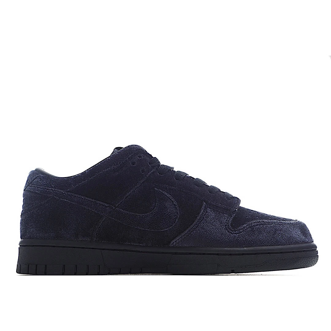 Dover Street Market x Nike Dunk Low“Triple Black