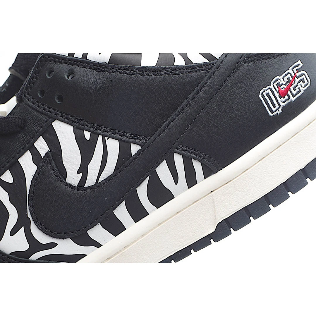 Nike Quartersnacks X Dunk SB Low“Zebra