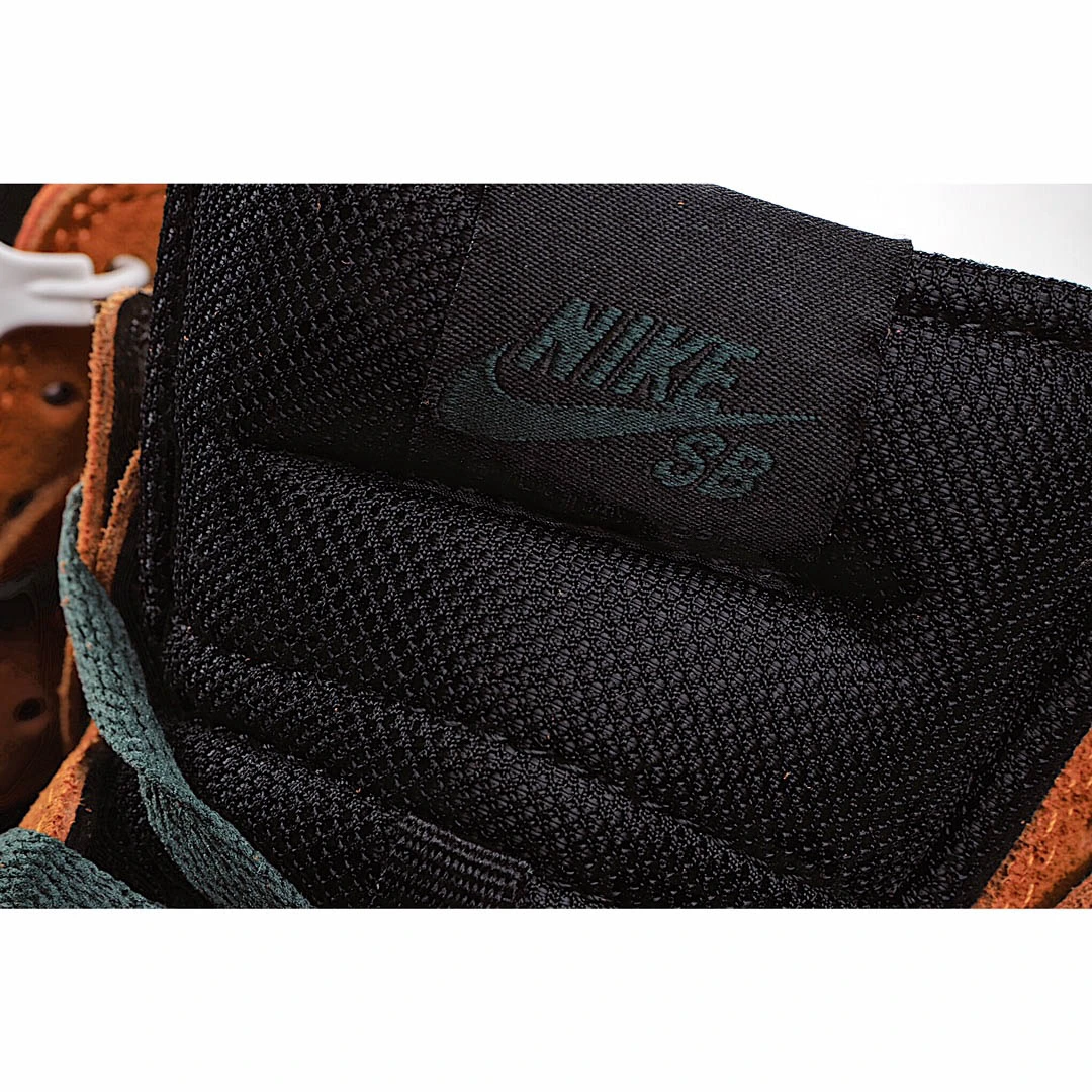 Nike SB Dunk High SPCeramic High-Top Sneakers