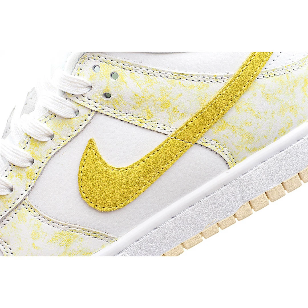 Nike SB Dunk Low GSYellow StrikeY Low Top Sneakers