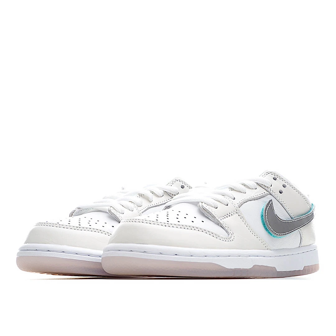 Nike SB Dunk Low Low-Top Sneakers