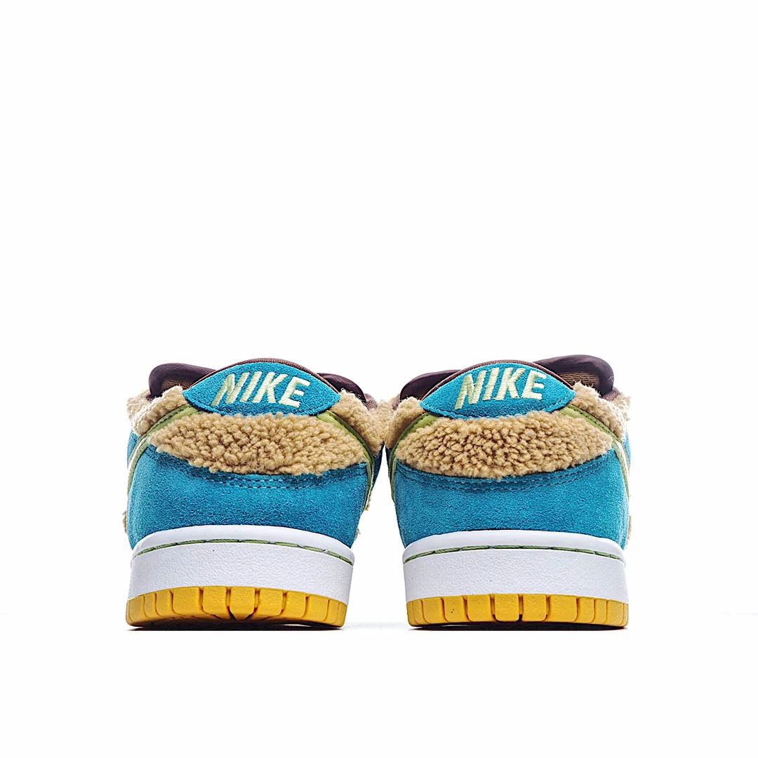 Nike SB Dunk Low Low-Top Sneakers