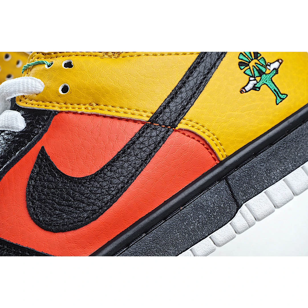 Nike SB Dunk Low Raygun