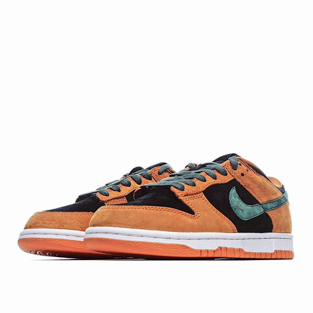 Nike SB Dunk Low SPCeramic Low Top Sneakers