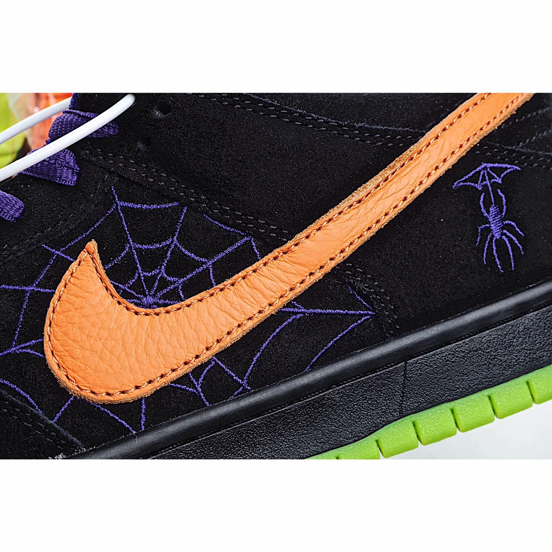 Nike SB DunkNight Of Mischief Low Top Sneakers